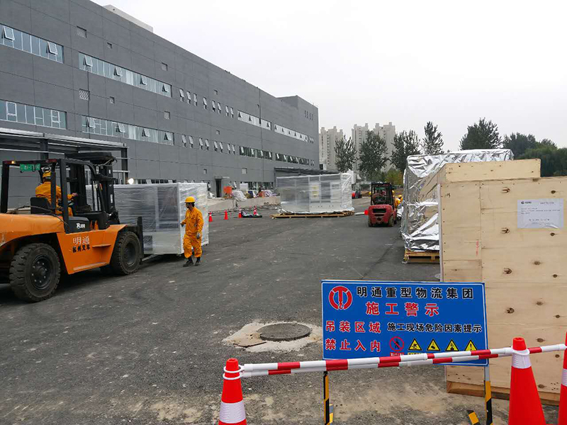 京東方精密設(shè)備搬運1-800.jpg